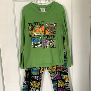 Ninja turtles pjs size MM (6/7)